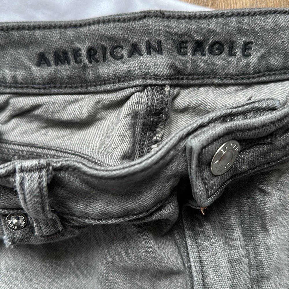 American Eagle Ripped high Rise Mom Jeans - Picture 12 of 12